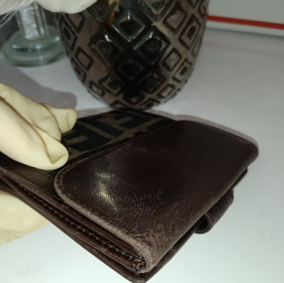 Authentic Fendi Wallet and keycase - Picture 7 of 17